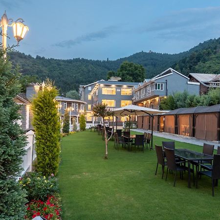 Hotel Grand Boulevard Durgjan Extérieur photo