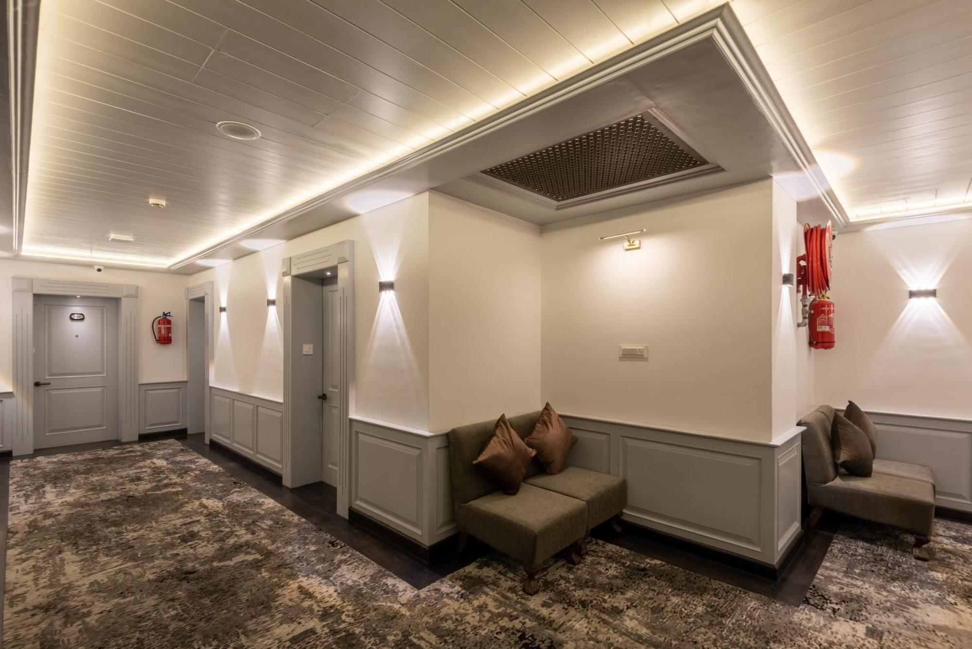 Hotel Grand Boulevard Durgjan Extérieur photo