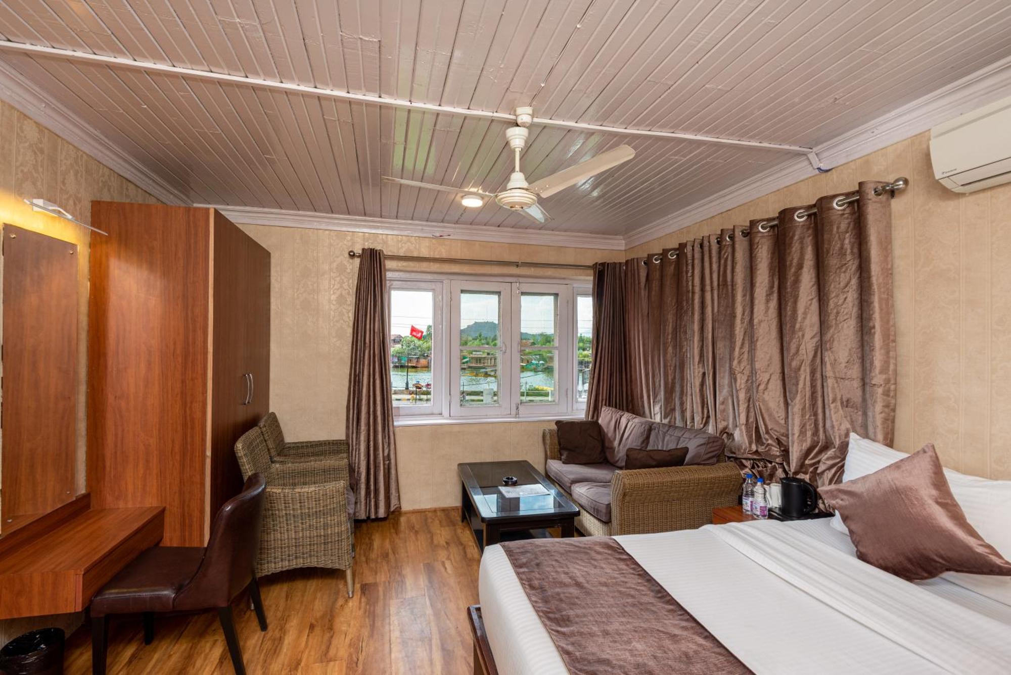 Hotel Grand Boulevard Durgjan Chambre photo